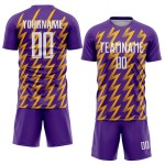 Benutzerdefinierte Lila Weiß-Gold Zickzack Form Sublimation Fußball Uniform Trikot