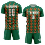 Benutzerdefinierte Kelly Grün Weiß-Orange Zickzack Form Sublimation Fußball Uniform Trikot