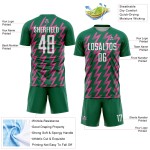 Benutzerdefinierte Kelly Green Weiß-Pink Zickzack Form Sublimation Fußball Uniform Trikot